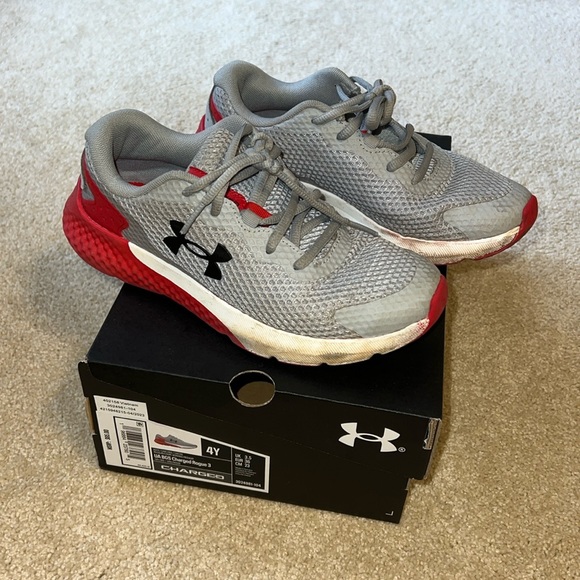 Under Armour Charged Rogue 3 Size 4 youth - Picture 1 of 6